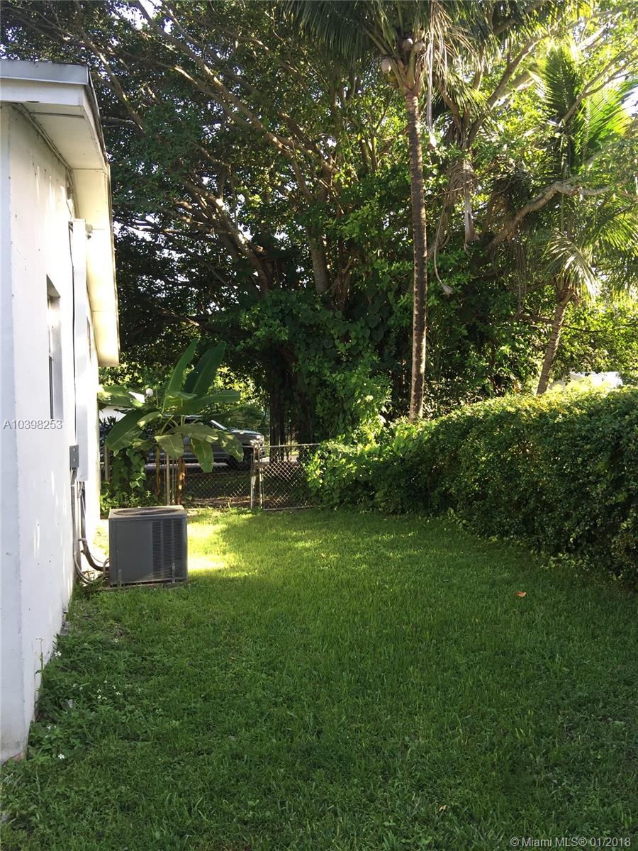 UNIVERSITY MANORS 1ST ADD - Residential Lease