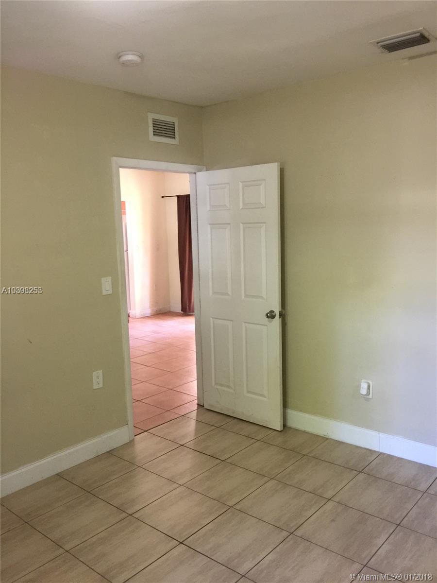 UNIVERSITY MANORS 1ST ADD - Residential Lease