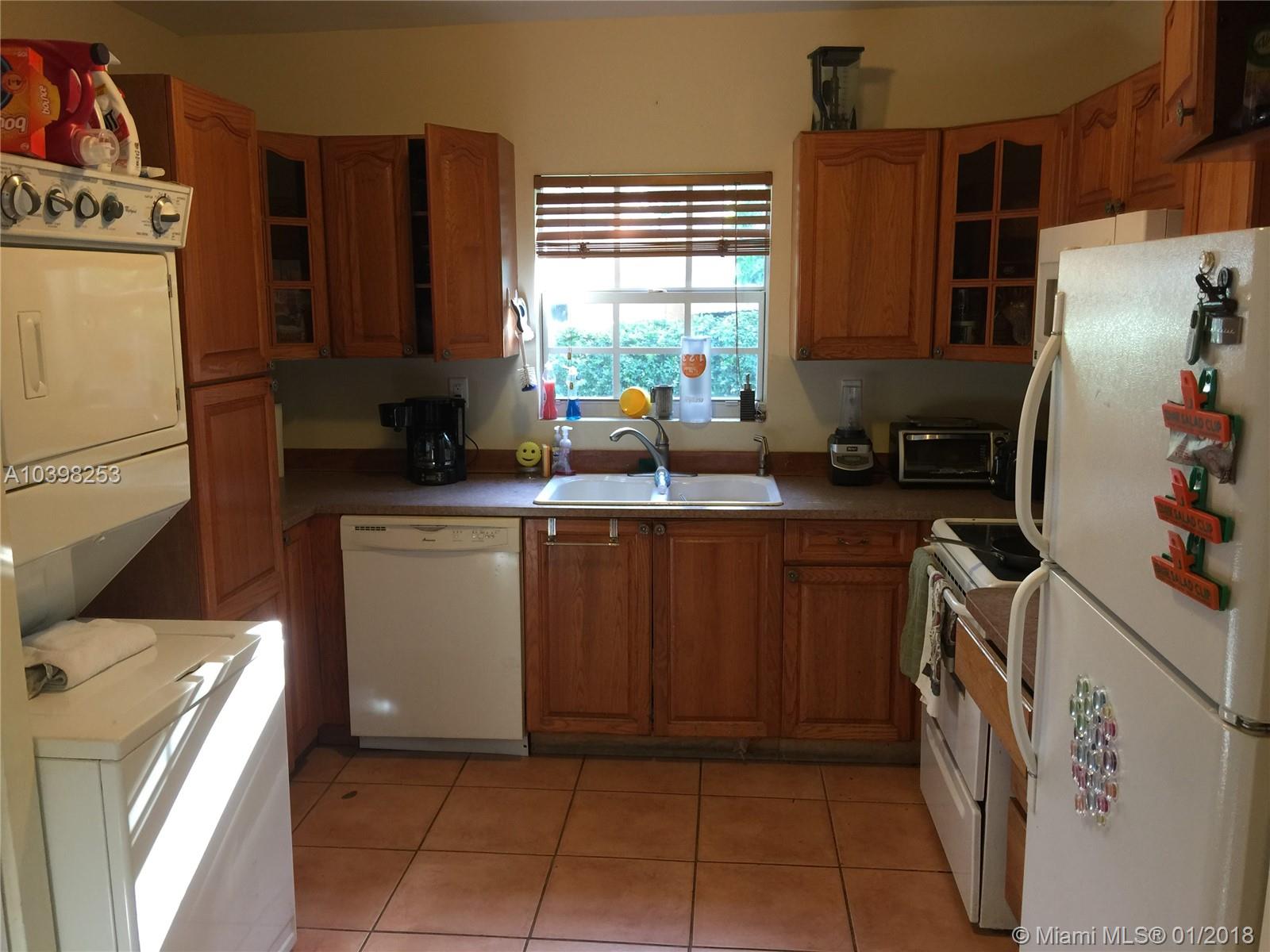 UNIVERSITY MANORS 1ST ADD - Residential Lease