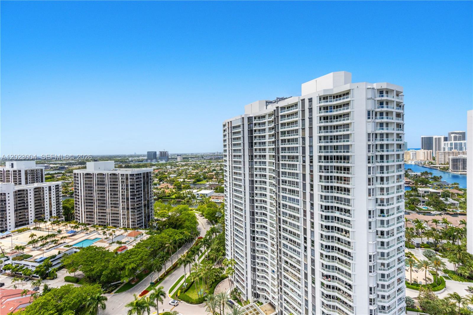 SOUTH TOWER AT THE POINT - Residential