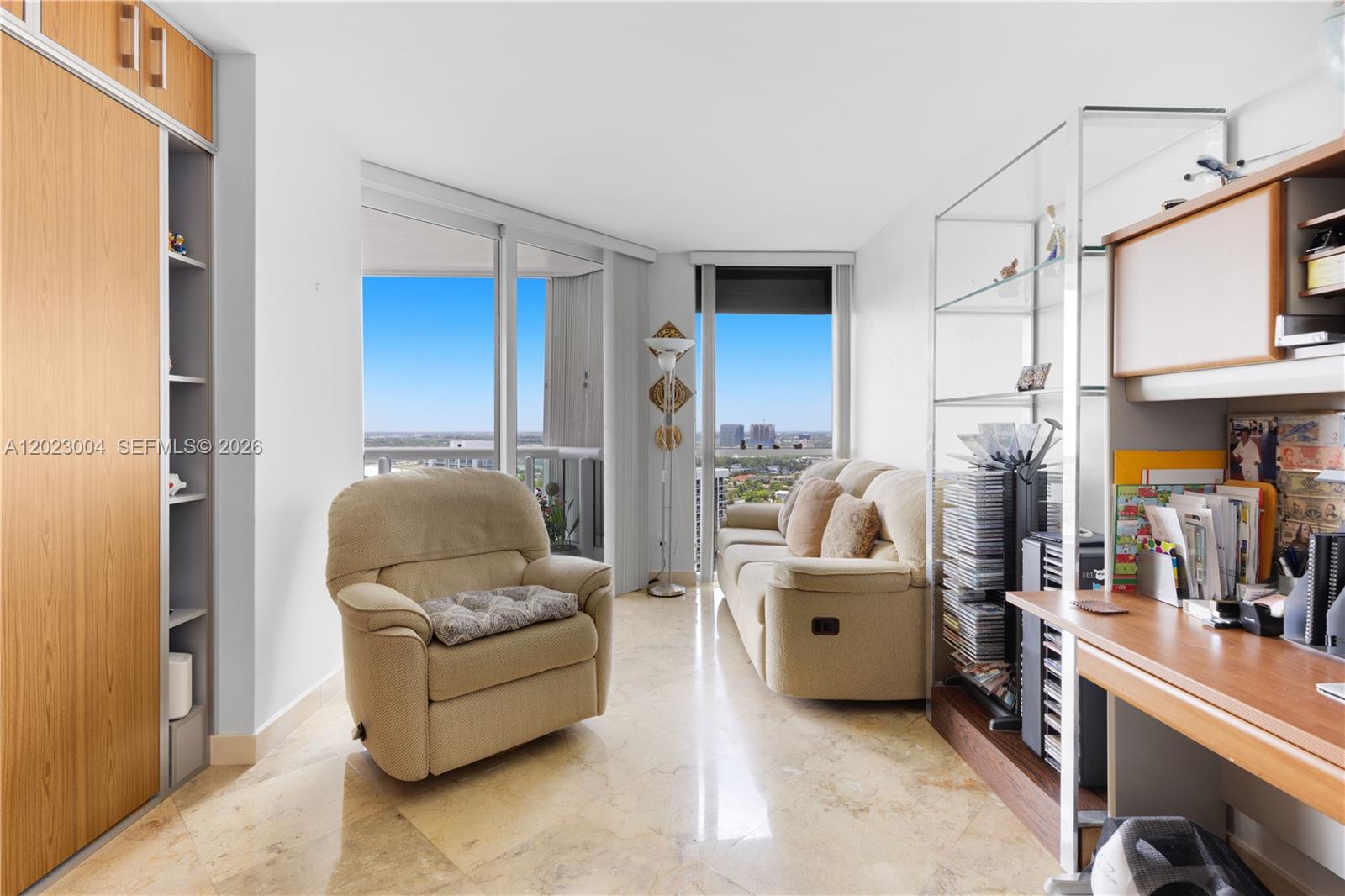 SOUTH TOWER AT THE POINT - Residential