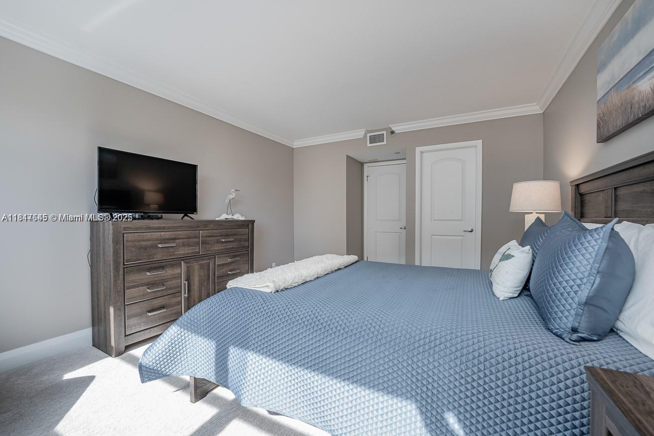 VOYAGER CONDO - Residential