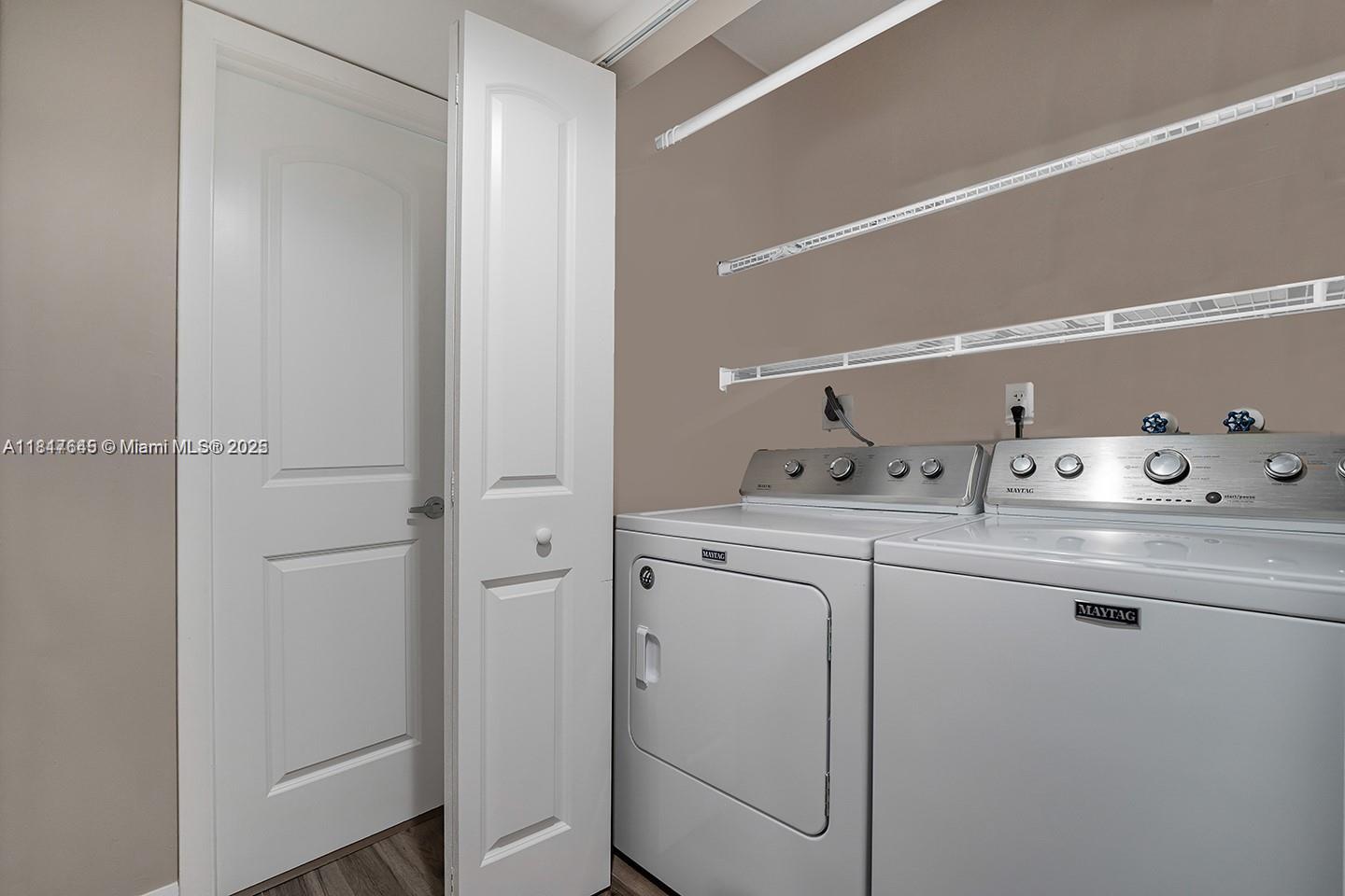 VOYAGER CONDO - Residential