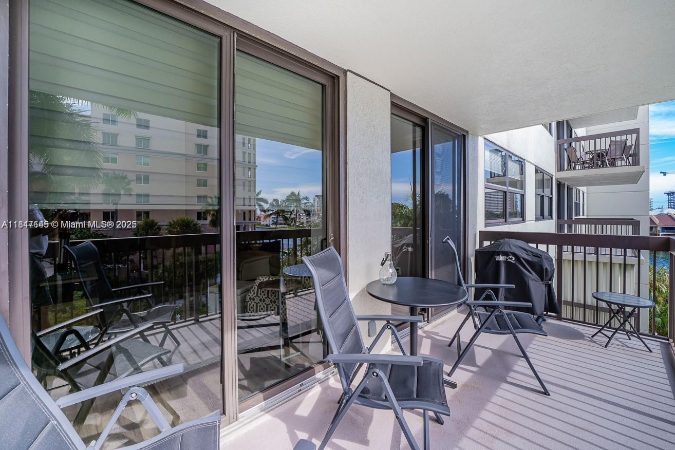 VOYAGER CONDO - Residential