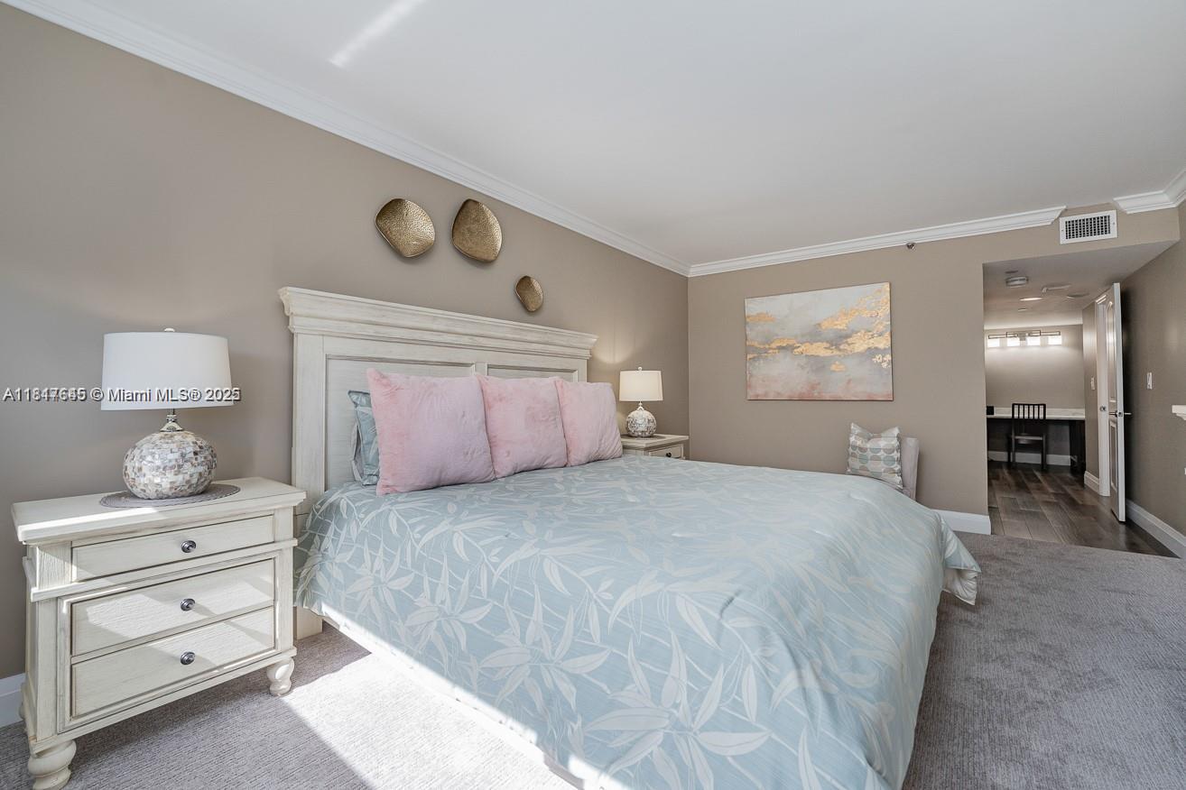 VOYAGER CONDO - Residential