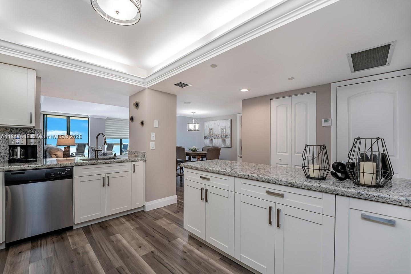 VOYAGER CONDO - Residential