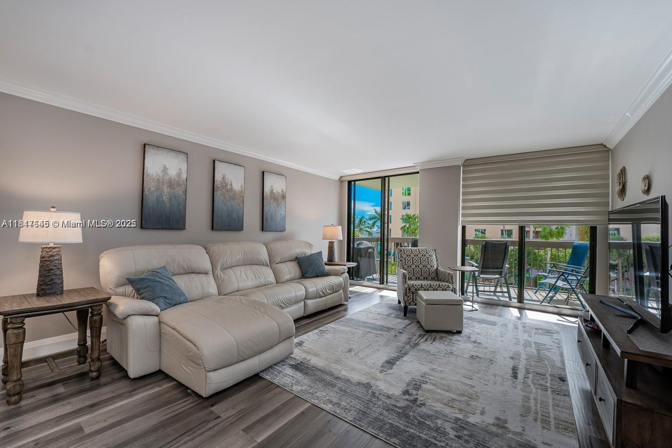 VOYAGER CONDO - Residential