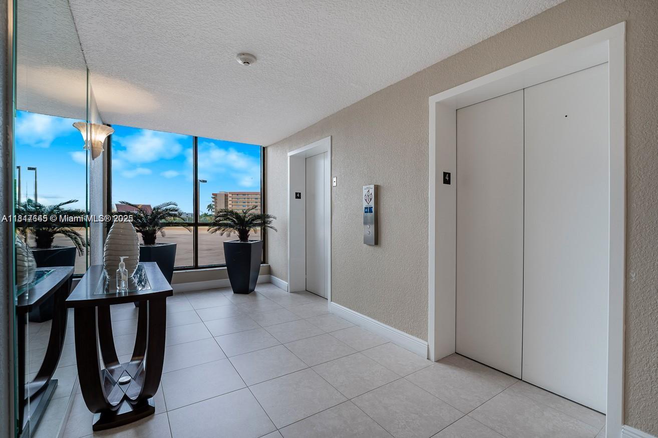 VOYAGER CONDO - Residential
