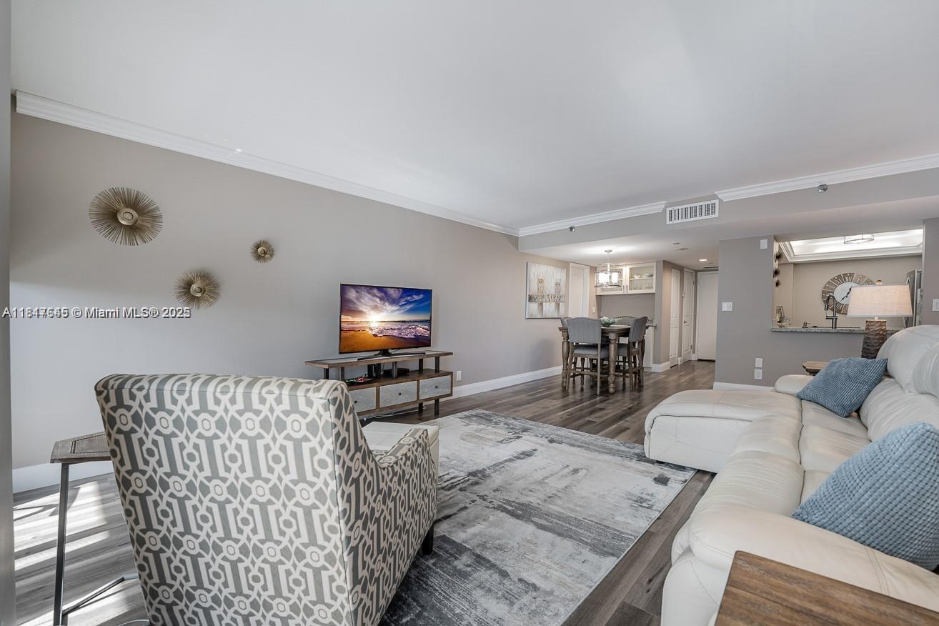 VOYAGER CONDO - Residential