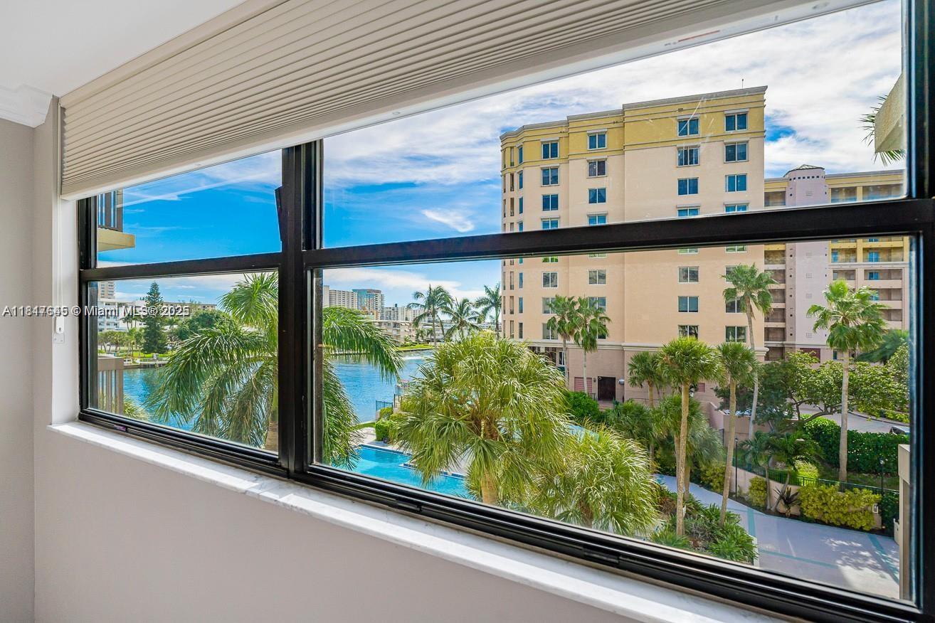 VOYAGER CONDO - Residential