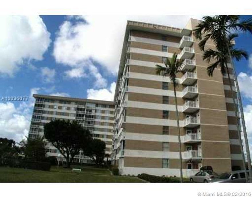 Motivated SELLER......Large corner 2/2 , freshly painted with breathtaking views of the golf course and pond. Just steps from elevator,laundry and extra storage unit. Loads of cabinets and closet space. Remodeled building. A+ elementary school within walking distance.
New - AC, WATER HEATER. carpet, fridge, dishwasher, shower doors, well kept !!