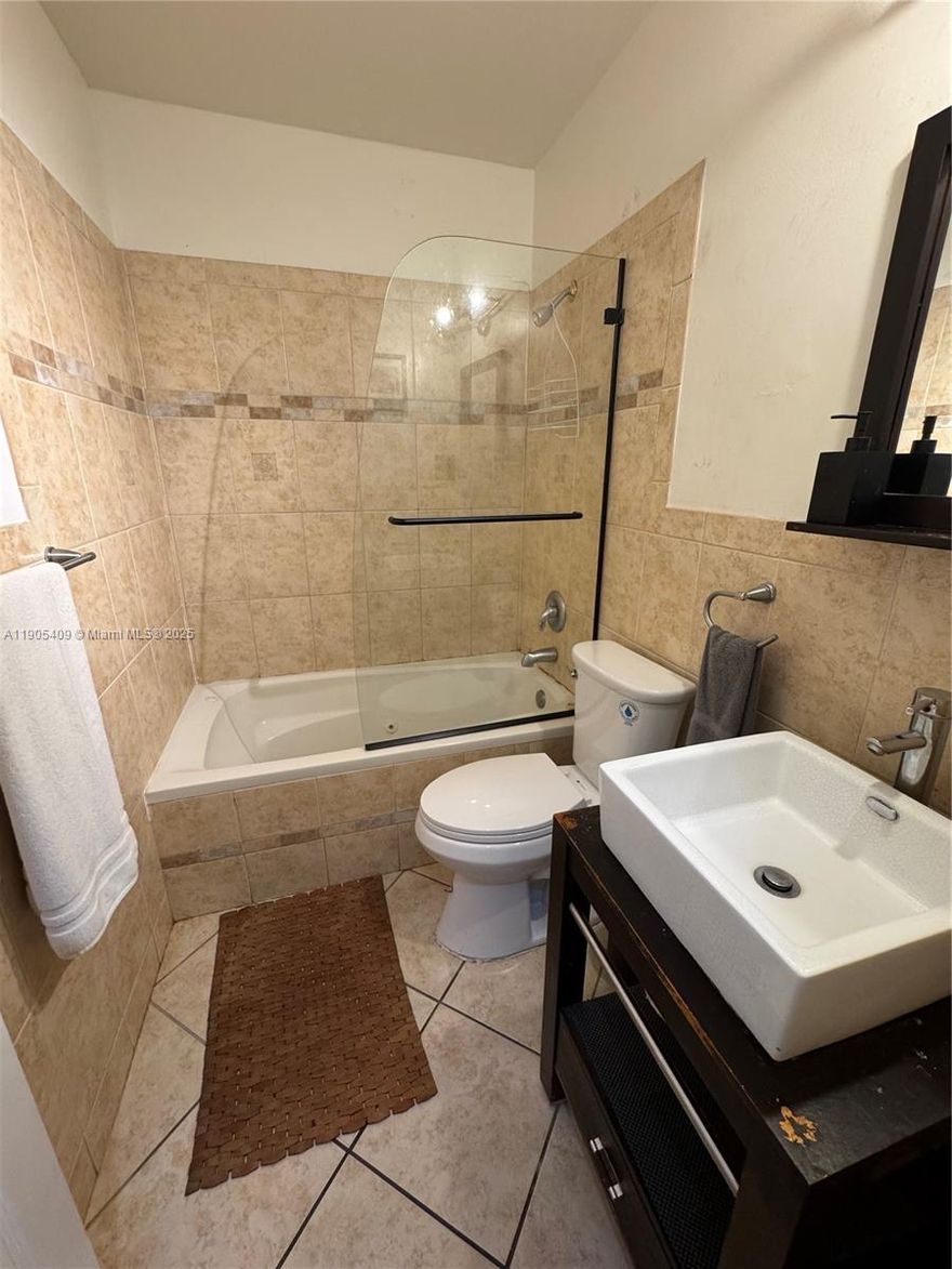 Experience modern comfort in this fully renovated, gated eco-smart 2-bedroom, 1-bath home near Downtown Hollywood. Just 2 miles from the famous Hollywood Beach Broadwalk, this home features a modern kitchen with granite countertops, dishwasher, and small appliances, plus a jetted bath and in-unit washer/dryer. Both bedrooms offer king beds, closets, and smart TVs. Enjoy fast internet, central A/C, and assigned parking (extra parking available). Tenant pays utilities. Flexible stays (3+ months). Quick, easy approval — rates vary Dec–April.