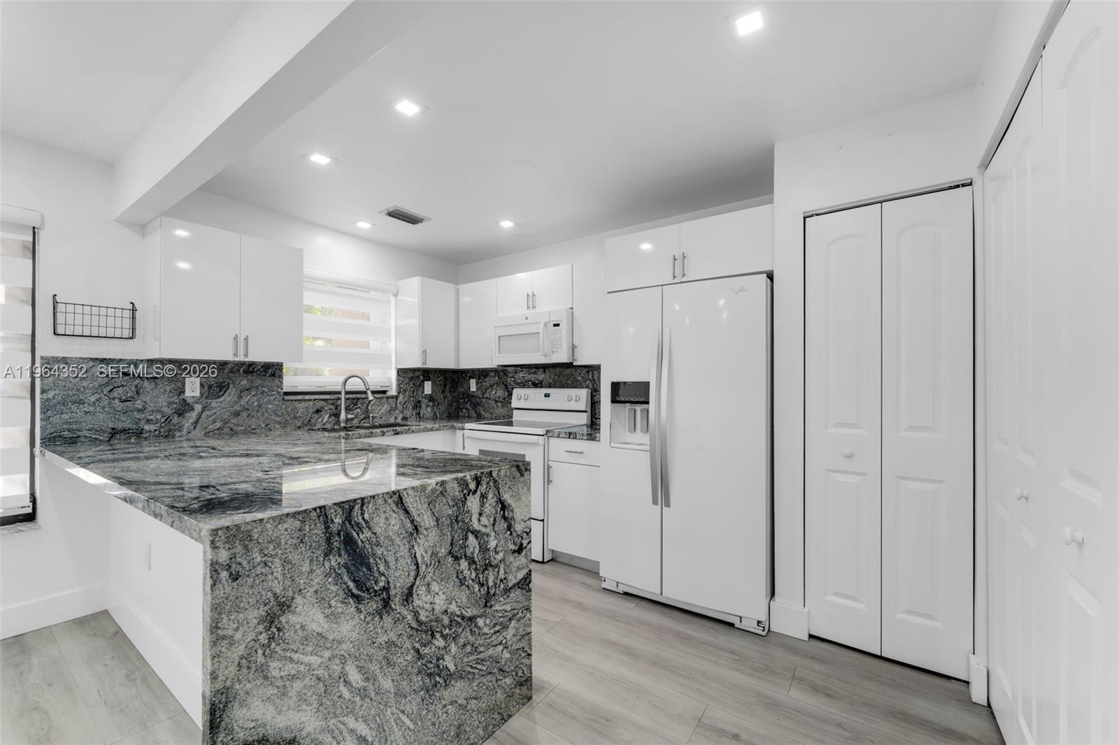 KENDALL LAKES EAST PATIO - Residential