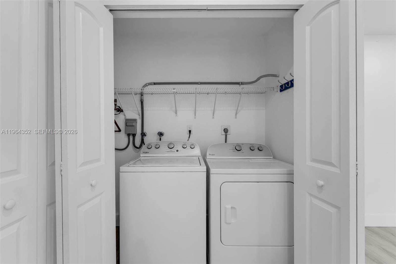 KENDALL LAKES EAST PATIO - Residential