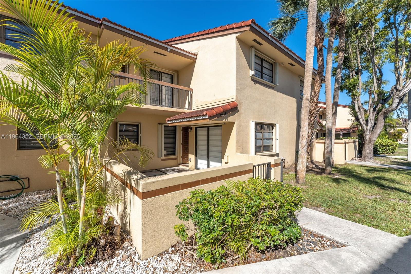 KENDALL LAKES EAST PATIO - Residential