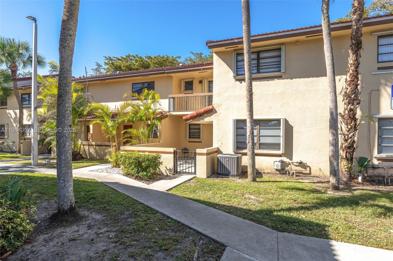 KENDALL LAKES EAST PATIO - Residential