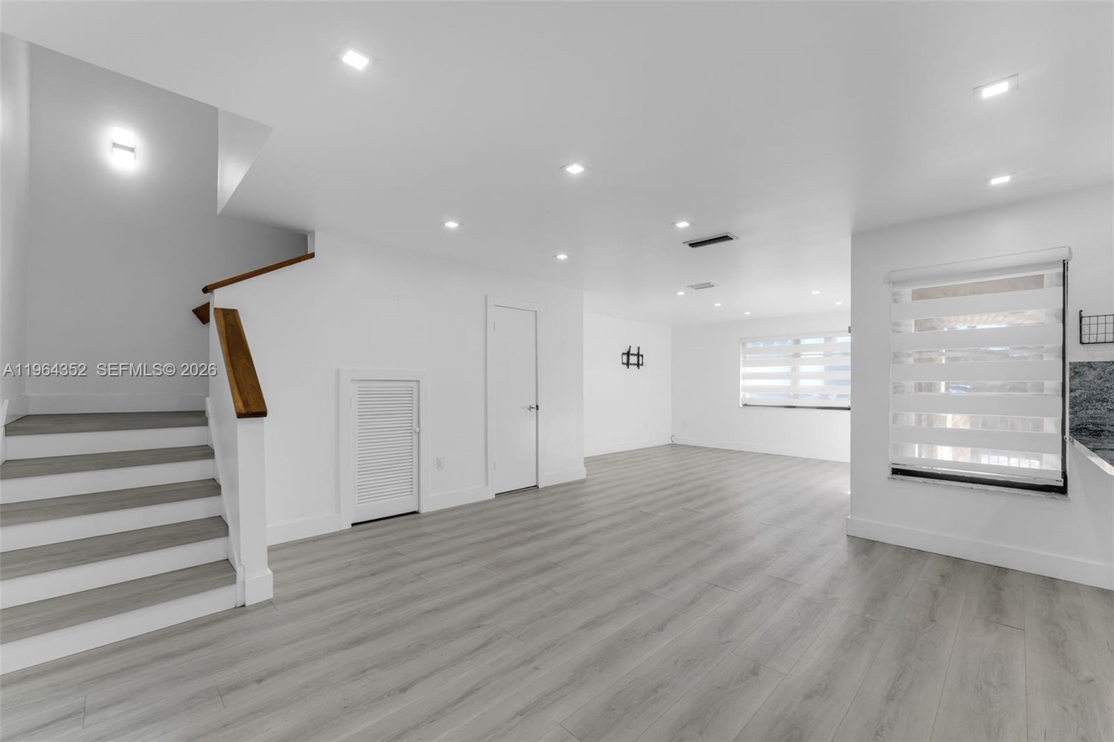 KENDALL LAKES EAST PATIO - Residential