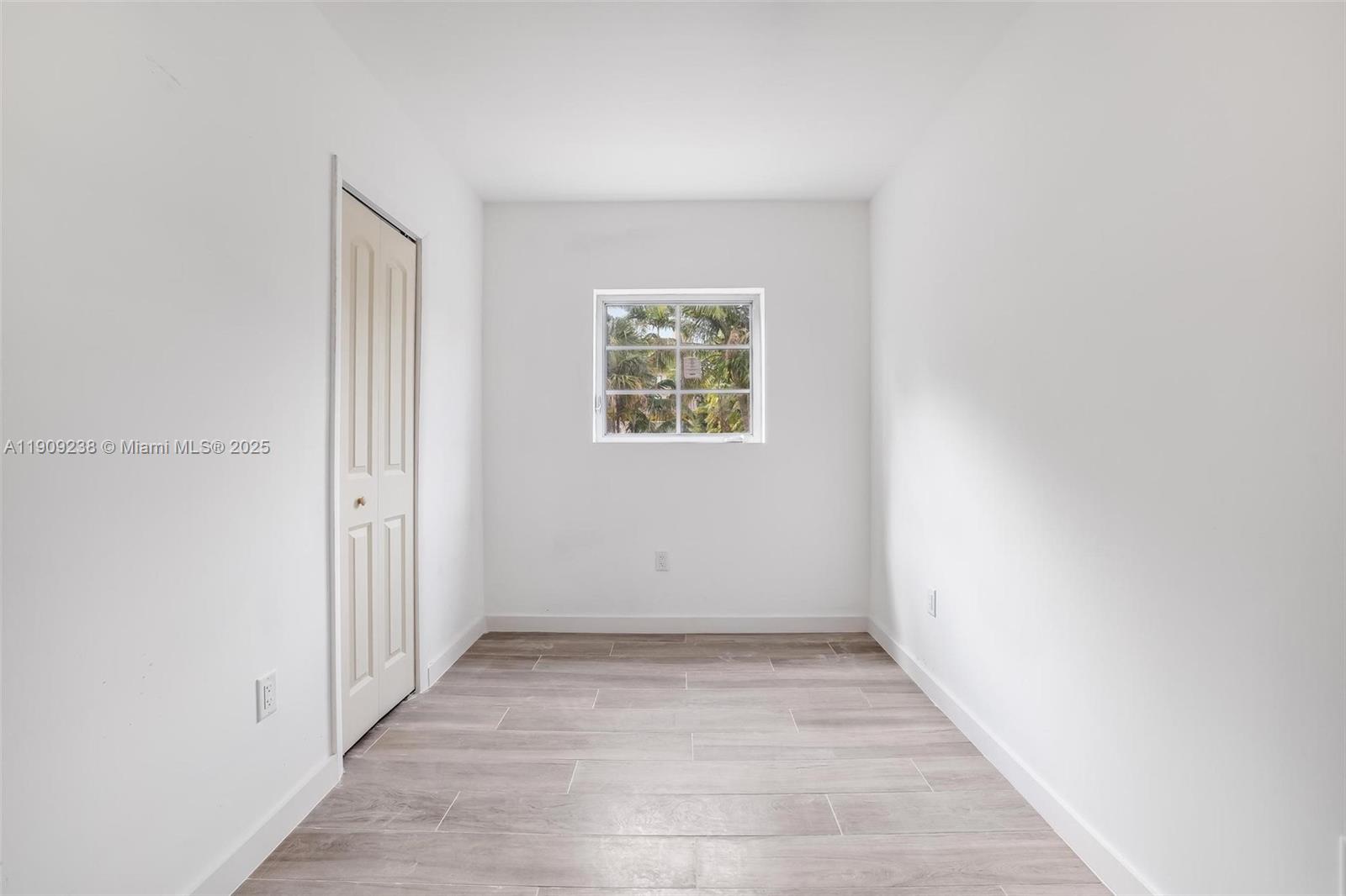 THE COURTYARD AT MORNINGS - Residential Lease