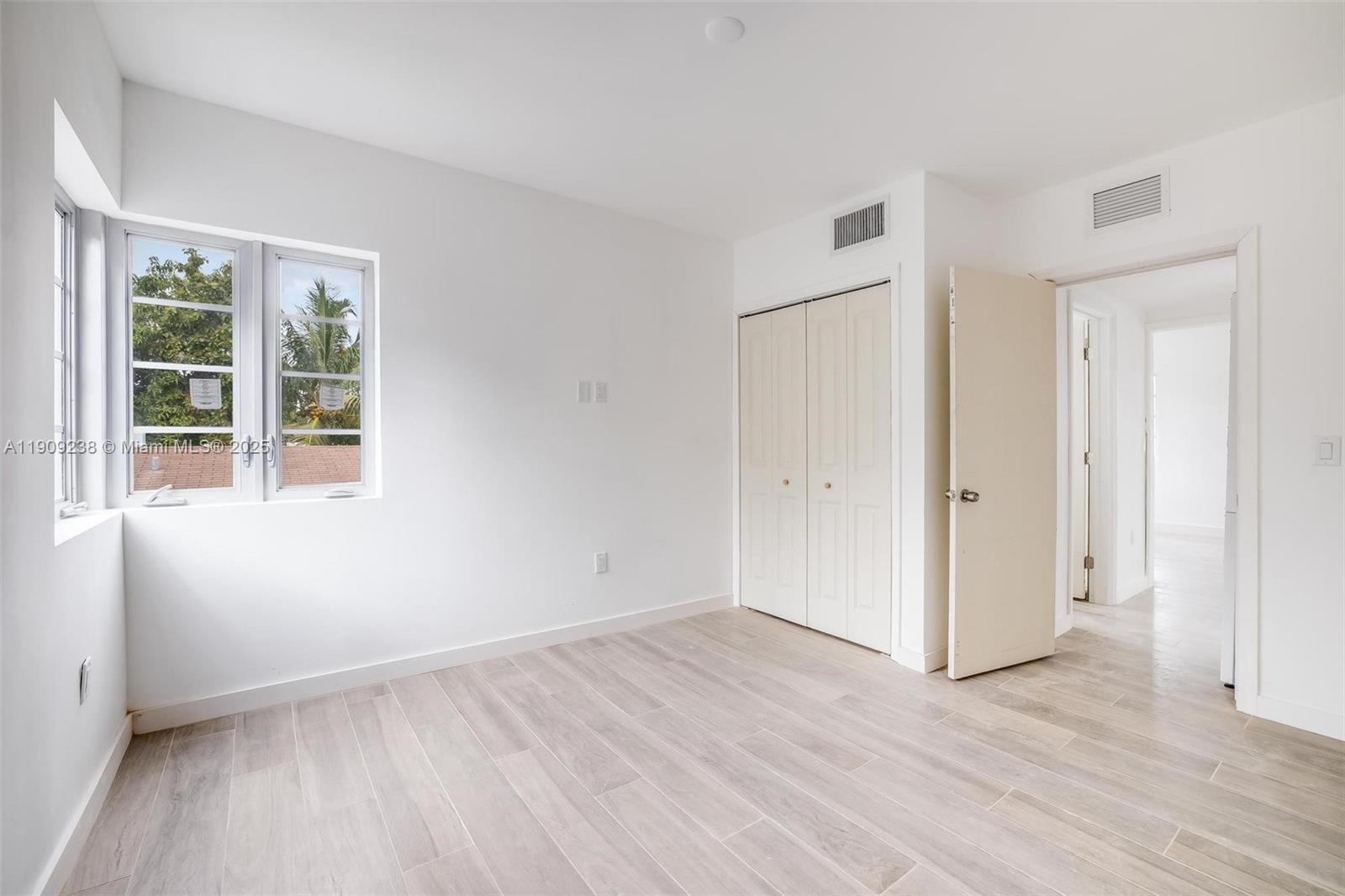 THE COURTYARD AT MORNINGS - Residential Lease