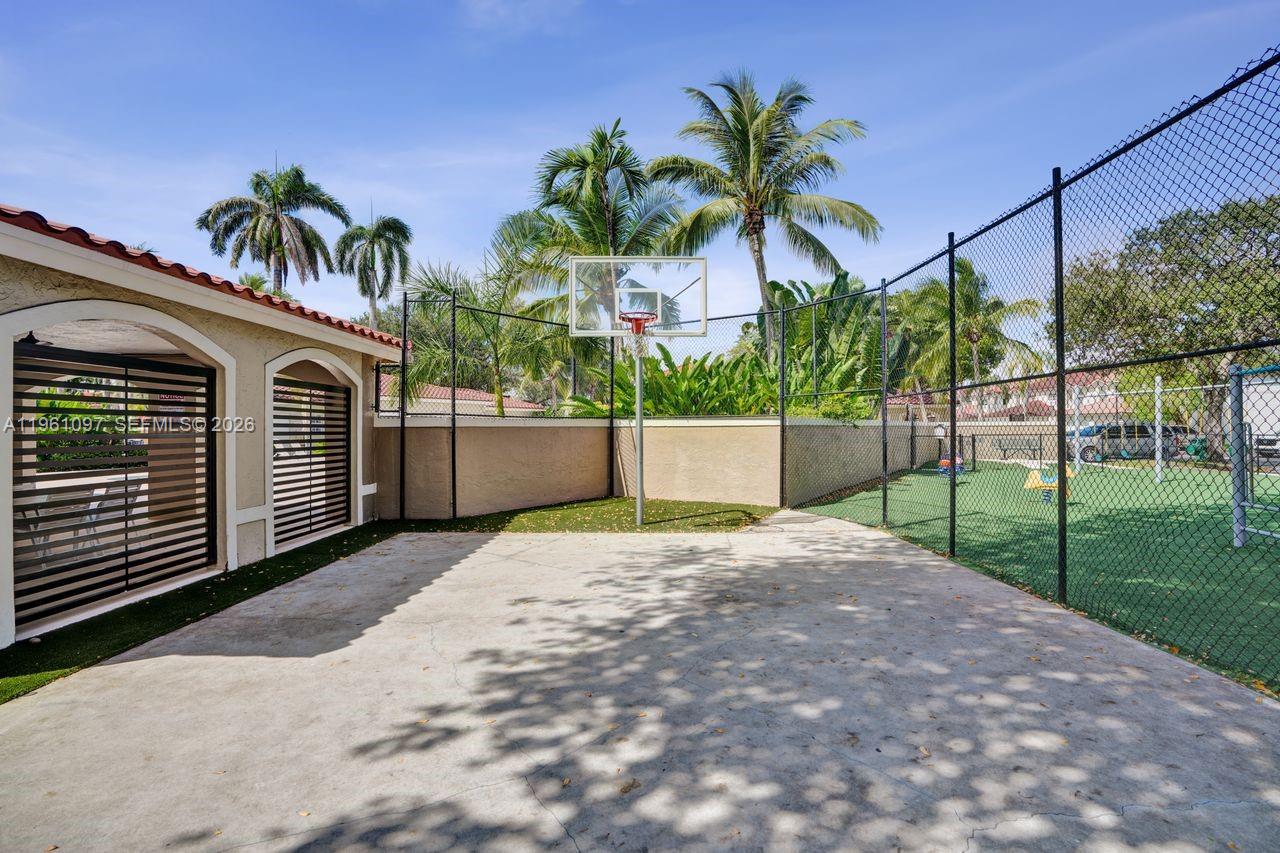 CHARLESTOWNE - Residential