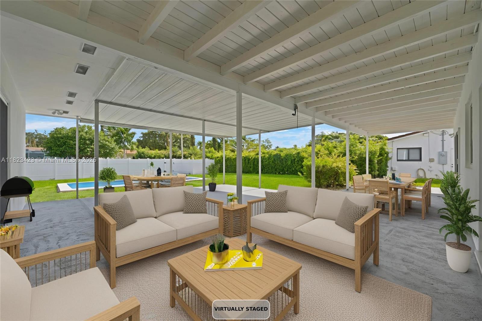 HOLLYWOOD HILLS - Residential