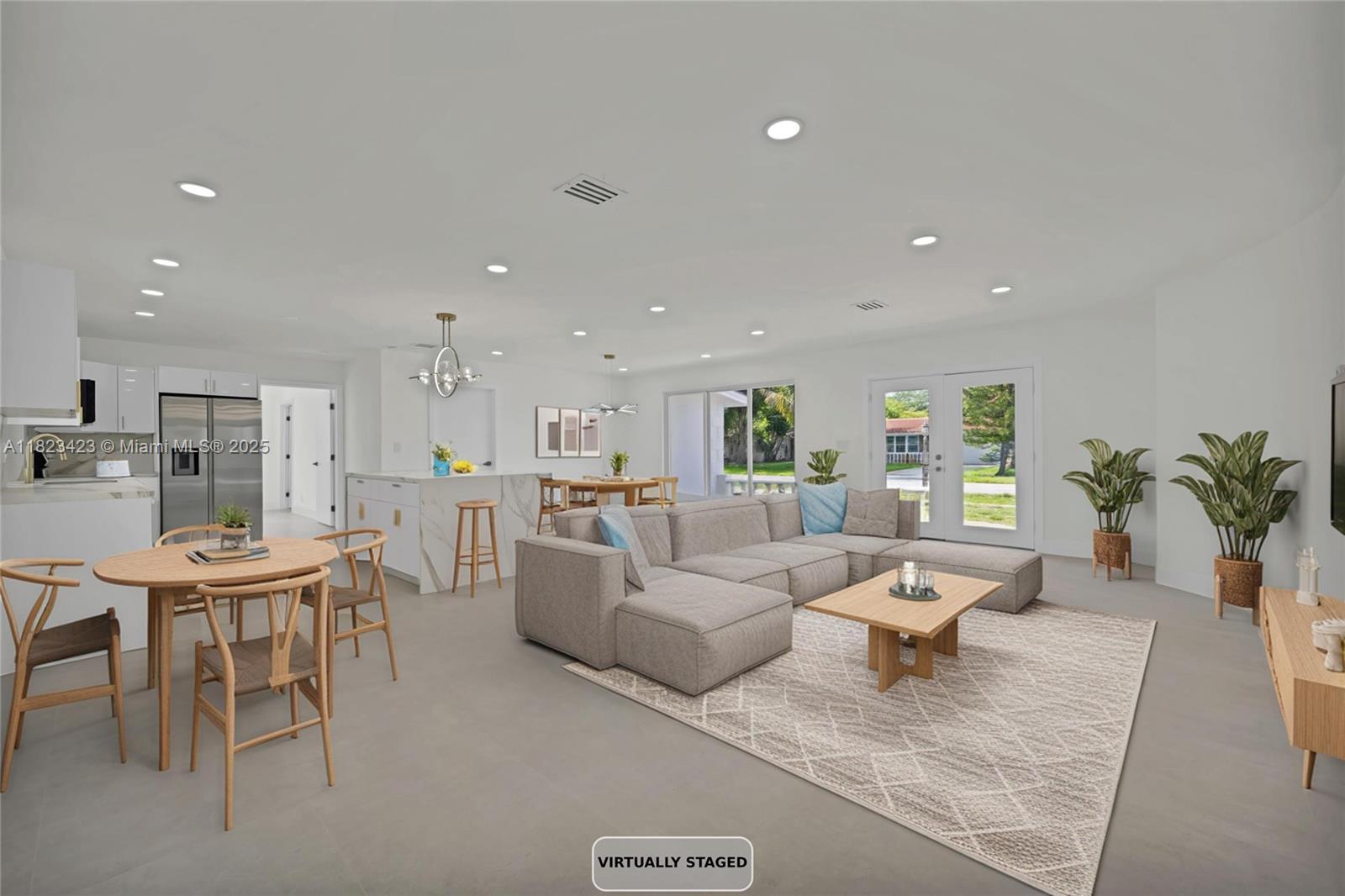 HOLLYWOOD HILLS - Residential