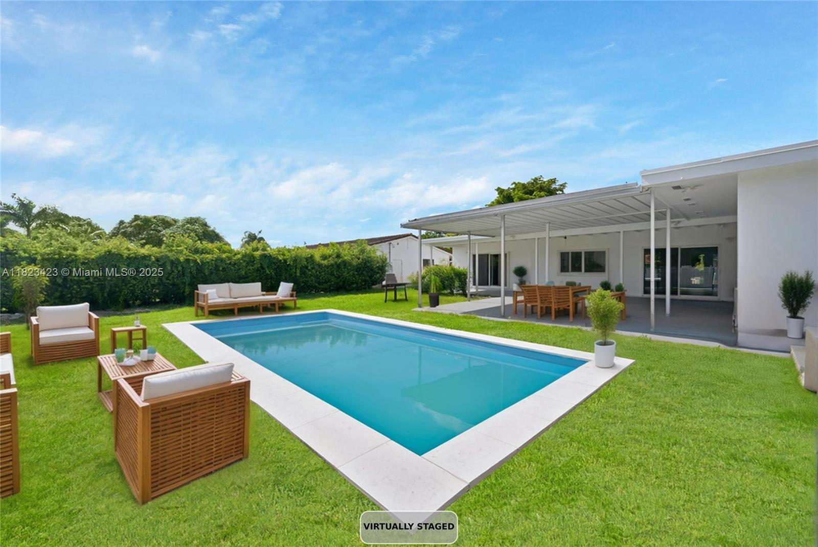 HOLLYWOOD HILLS - Residential