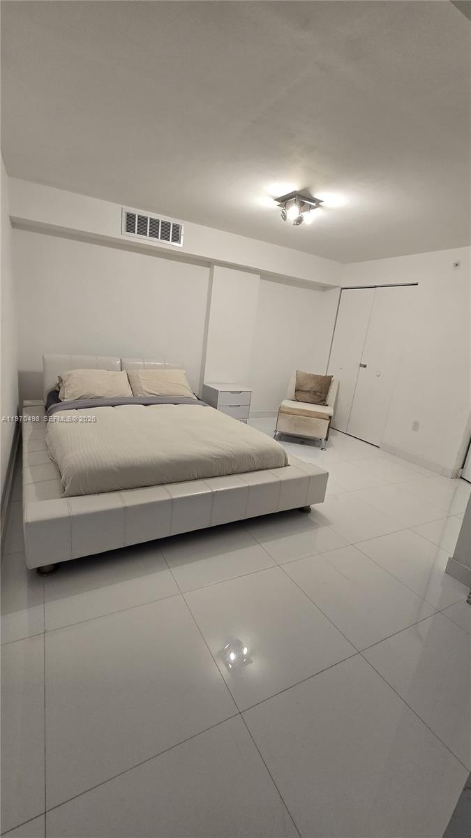 9195 Collins Ave 406