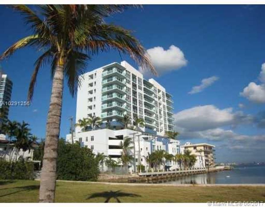 Impeccable PH unit in boutique building with high ceilings and beautiful bay views. Marble and wood flooring, large balcony and upgraded fixtures. Pool and gym overlooking bay. Great investment.