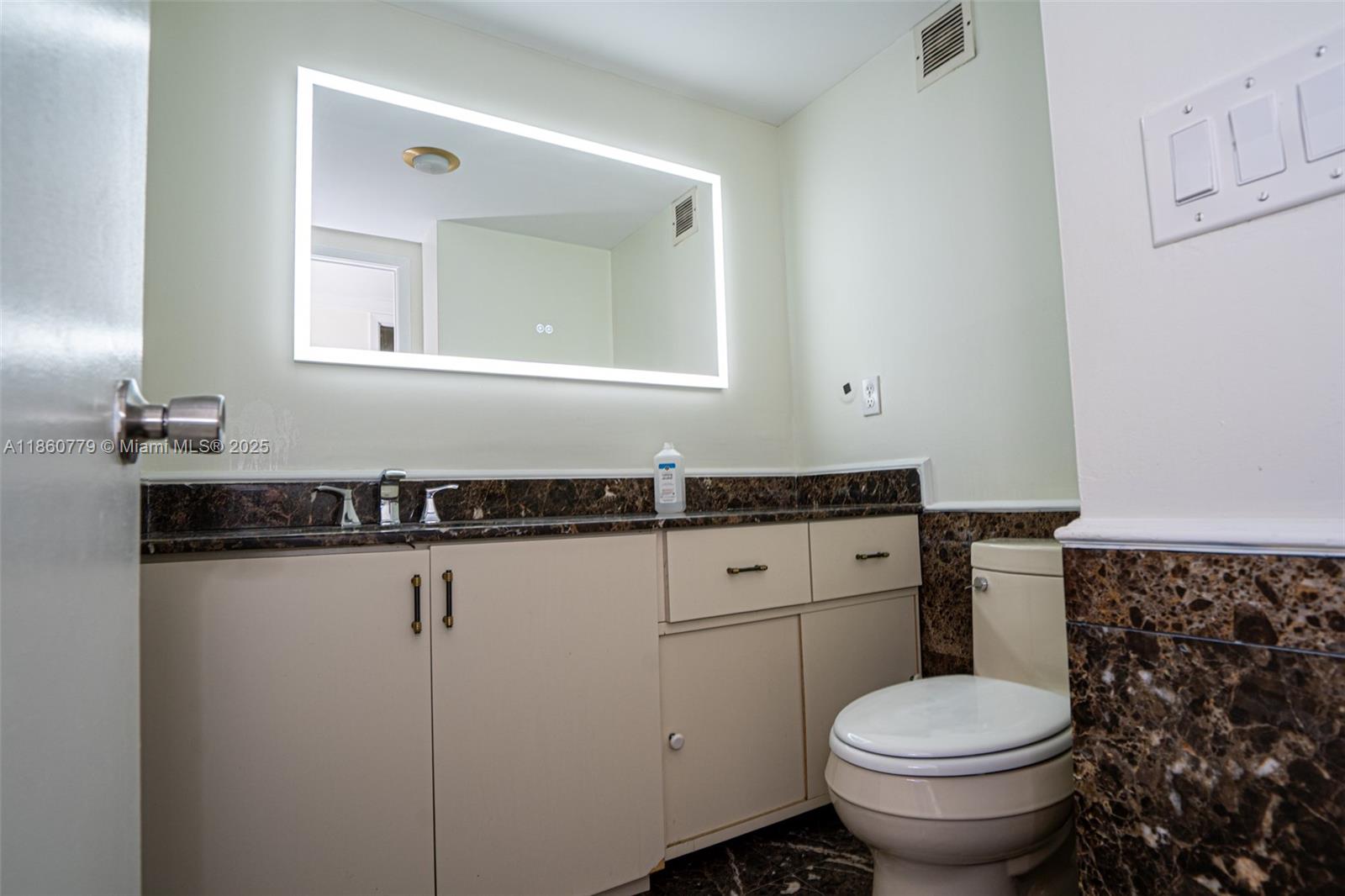 2500 Parkview Dr 616