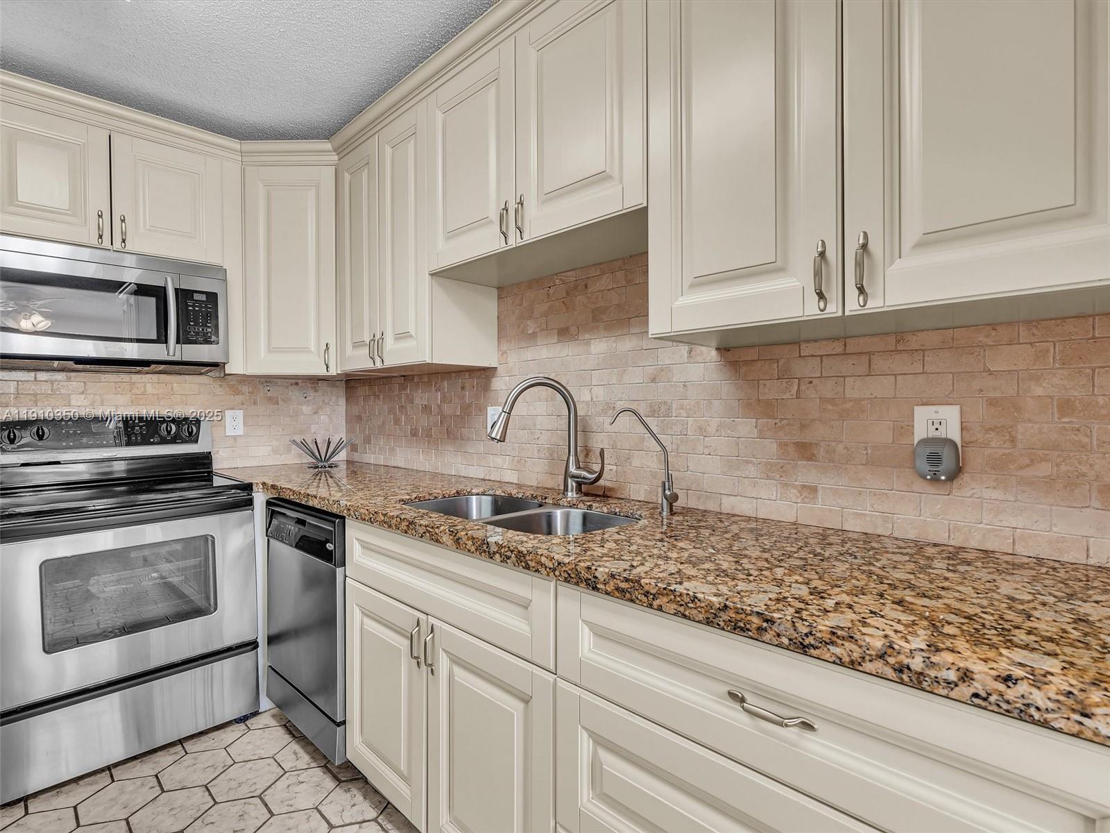 PALM GREENS AT VILLA DEL - Residential Lease