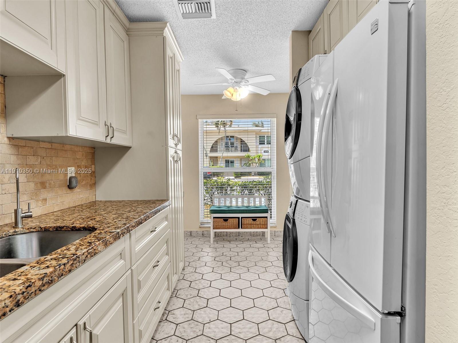 PALM GREENS AT VILLA DEL - Residential Lease