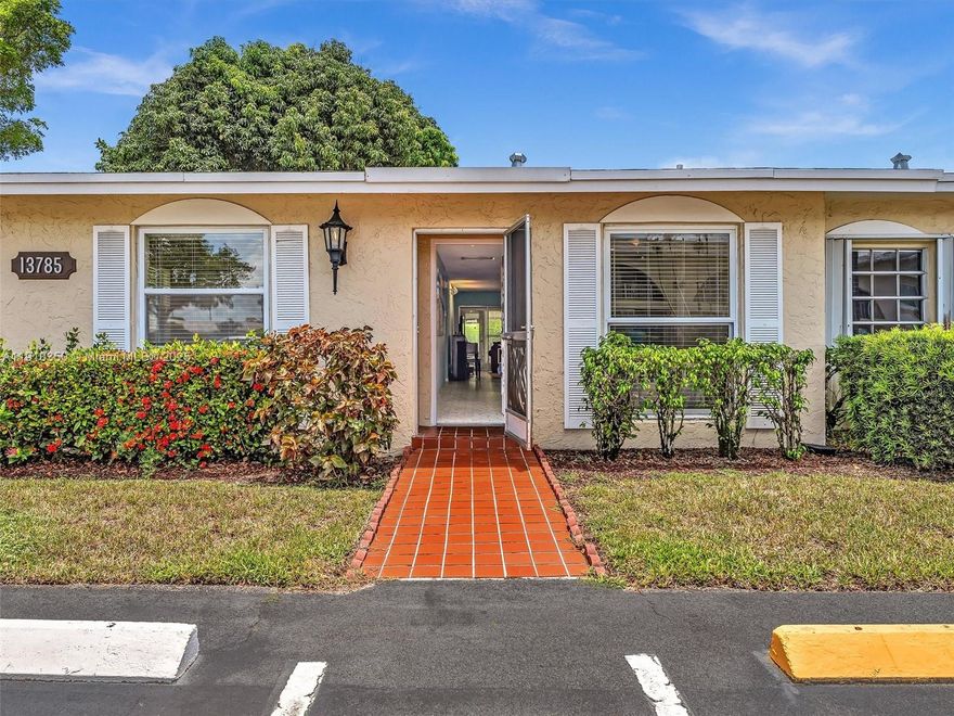 Seasonal rental, or a Maximum of seven (7) months' rental, furnished or unfurnished, located in Palm Greens, Delray's premier 55+ community. This cozy 2-bedroom 2-bathroom villa is the perfect place to spend your winter and spring! Palm Greens is a very active 55+ community featuring Olympic-size pools, bike/jog paths, pickleball, nine Tennis courts, a craft room, a gym, a ballroom, a TV room, Billiards, and a sauna. Close to Downtown Delray, and 10 minutes from the beach. Rent includes water, internet, and cable. At least one occupant must be 55 years old. No one under 19.
An exciting new 30,000 sq. ft. state-of-the-art clubhouse is currently under construction, featuring resort amenities, a café, and more, all surrounded by scenic walking trails. Listed also for sale.