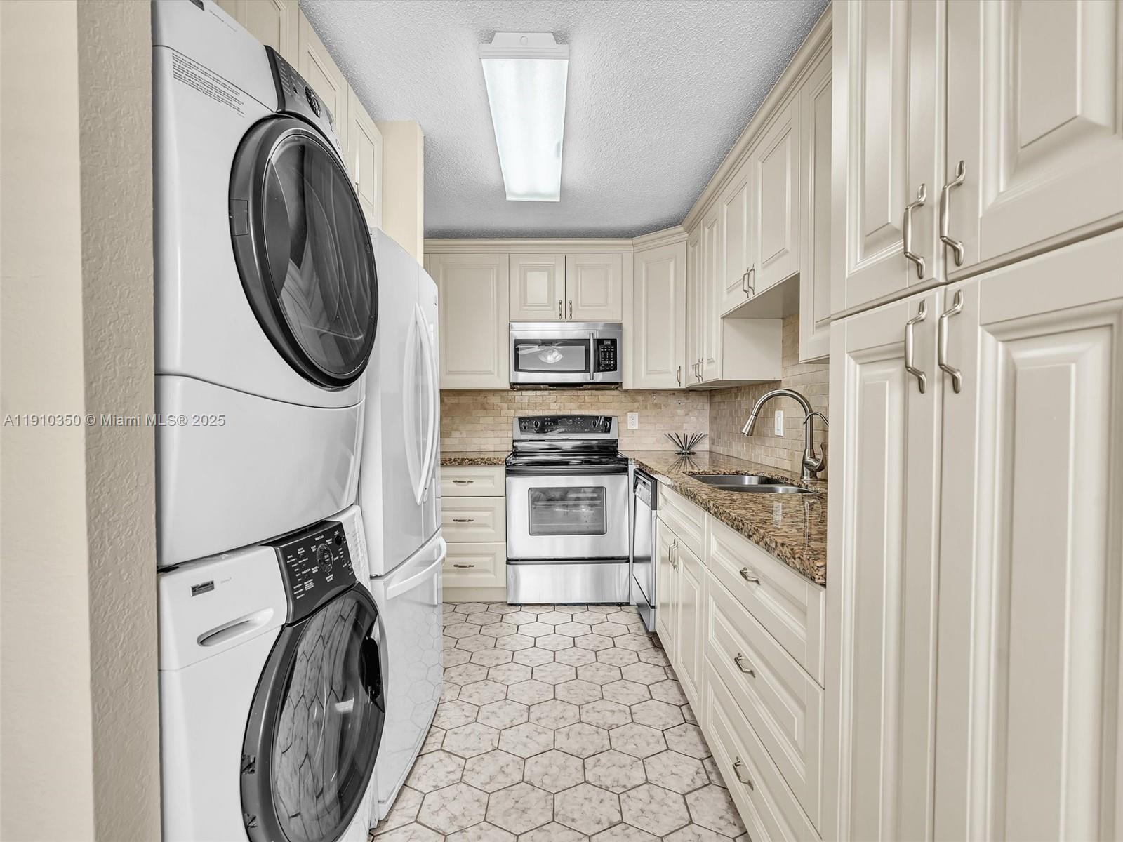 PALM GREENS AT VILLA DEL - Residential Lease