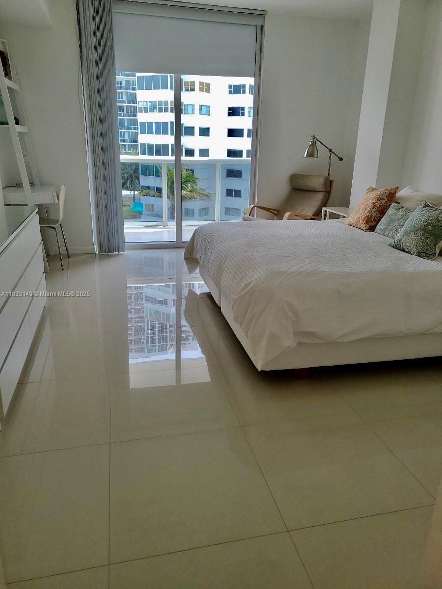 10275 Collins Ave 412