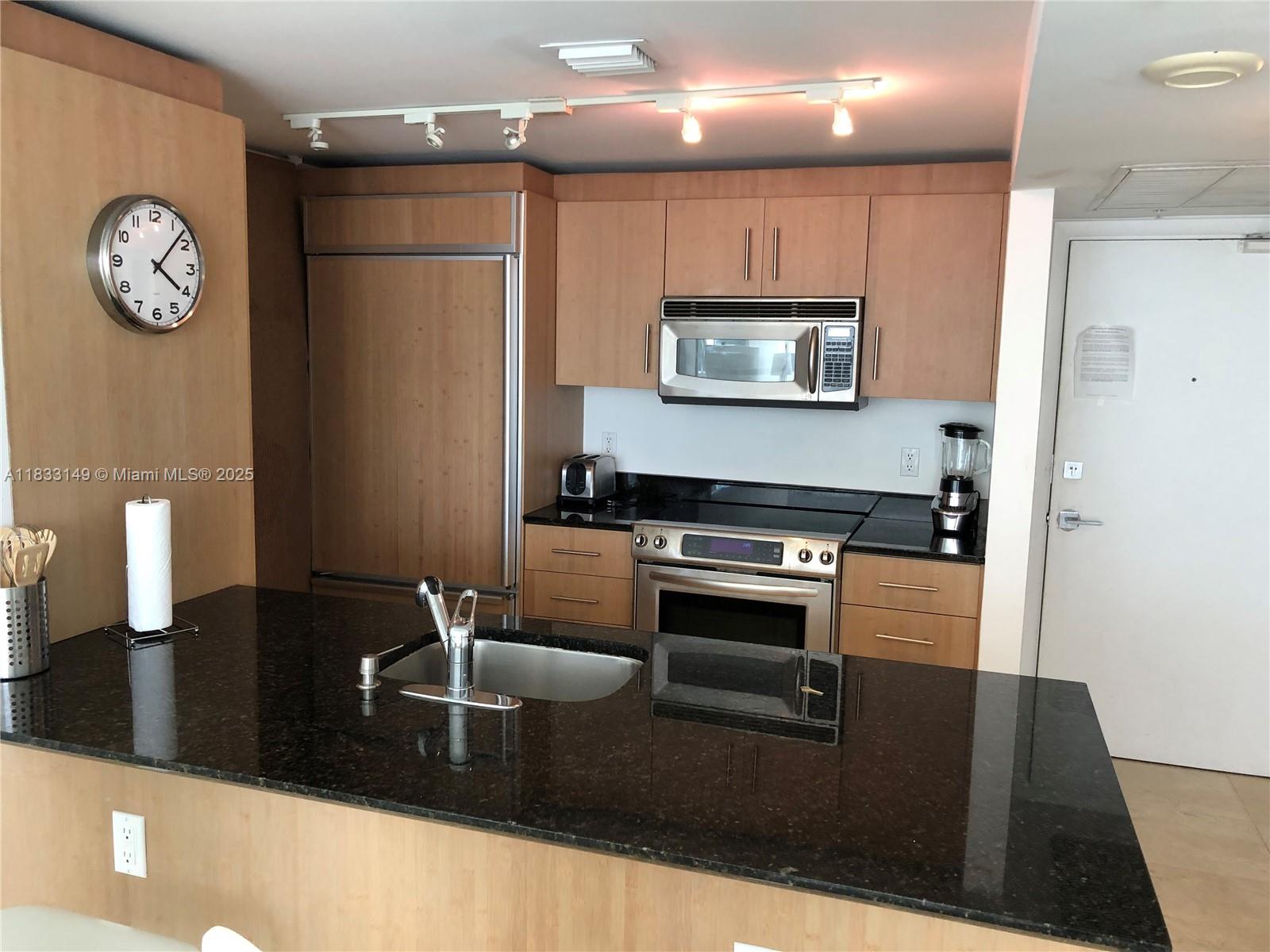 10275 Collins Ave 412