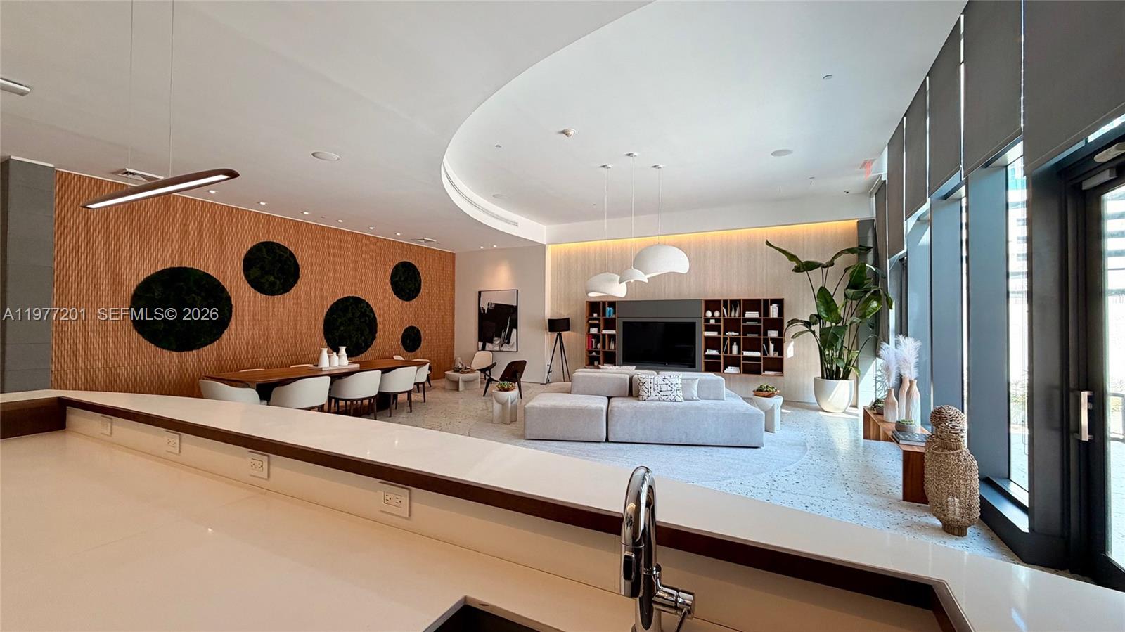 ICON BAY CONDO - Residential