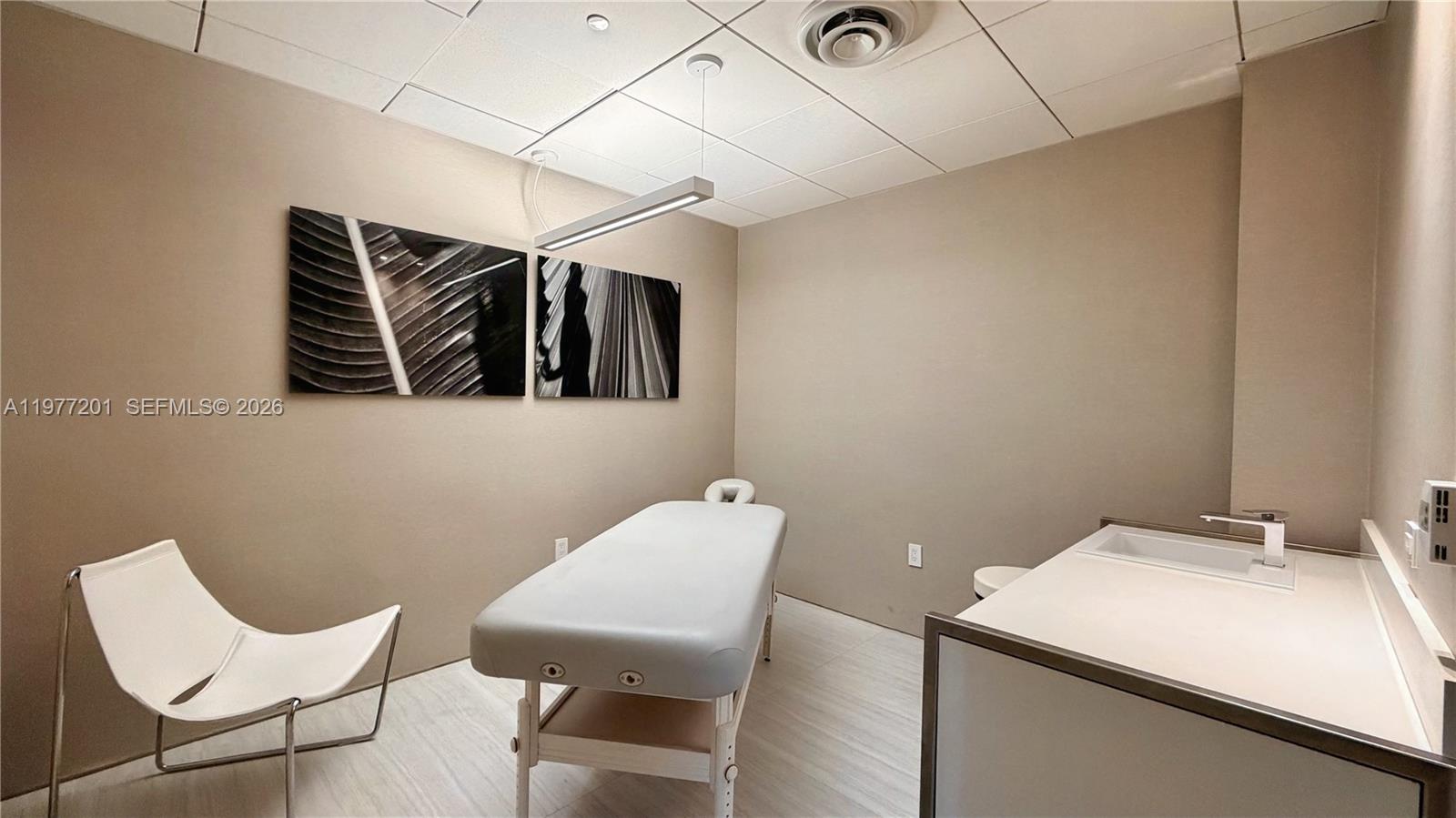 ICON BAY CONDO - Residential