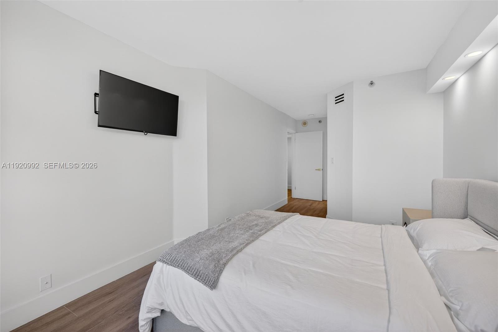 MYSTIC POINTE CONDO NO TH - Residential