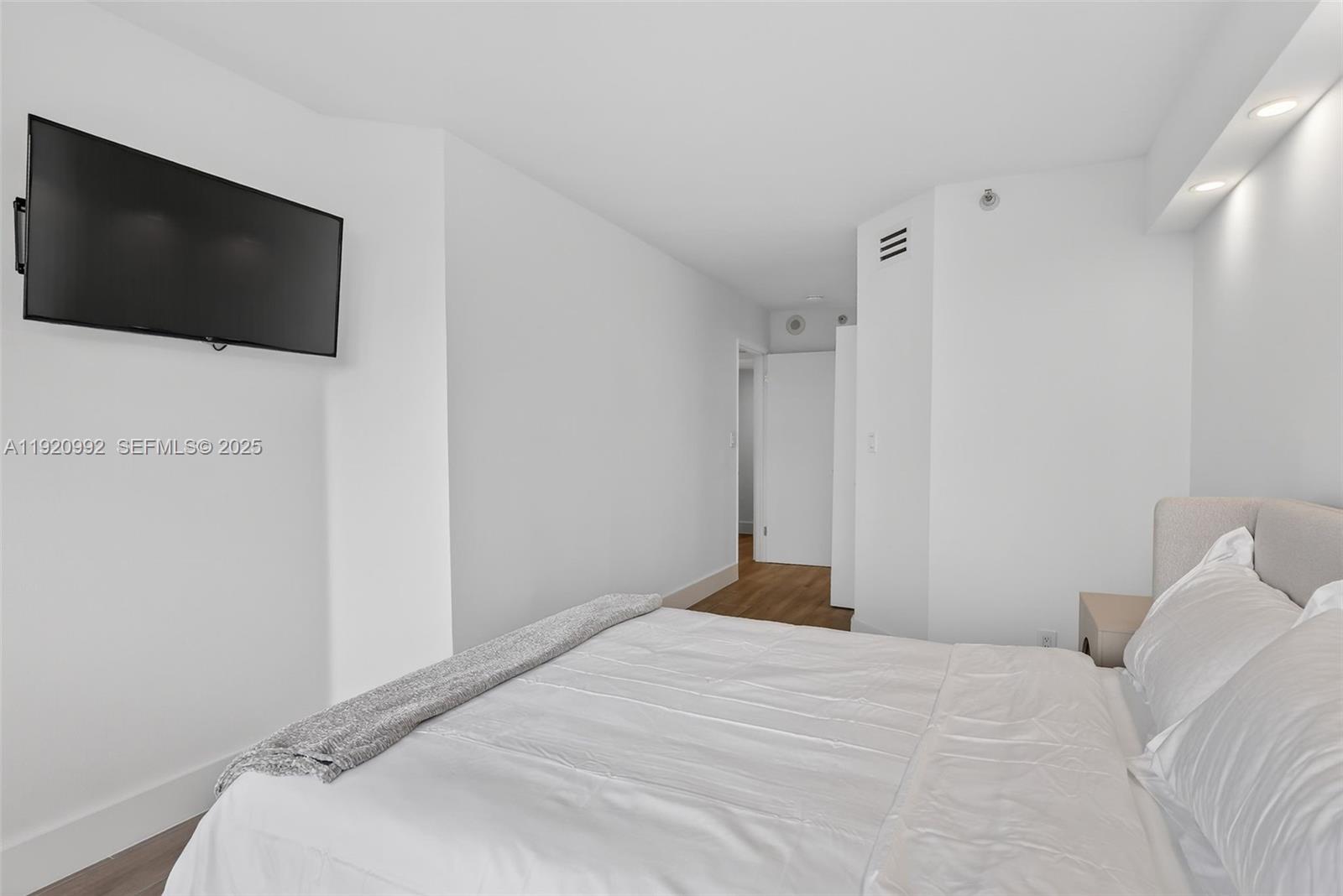 MYSTIC POINTE CONDO NO TH - Residential