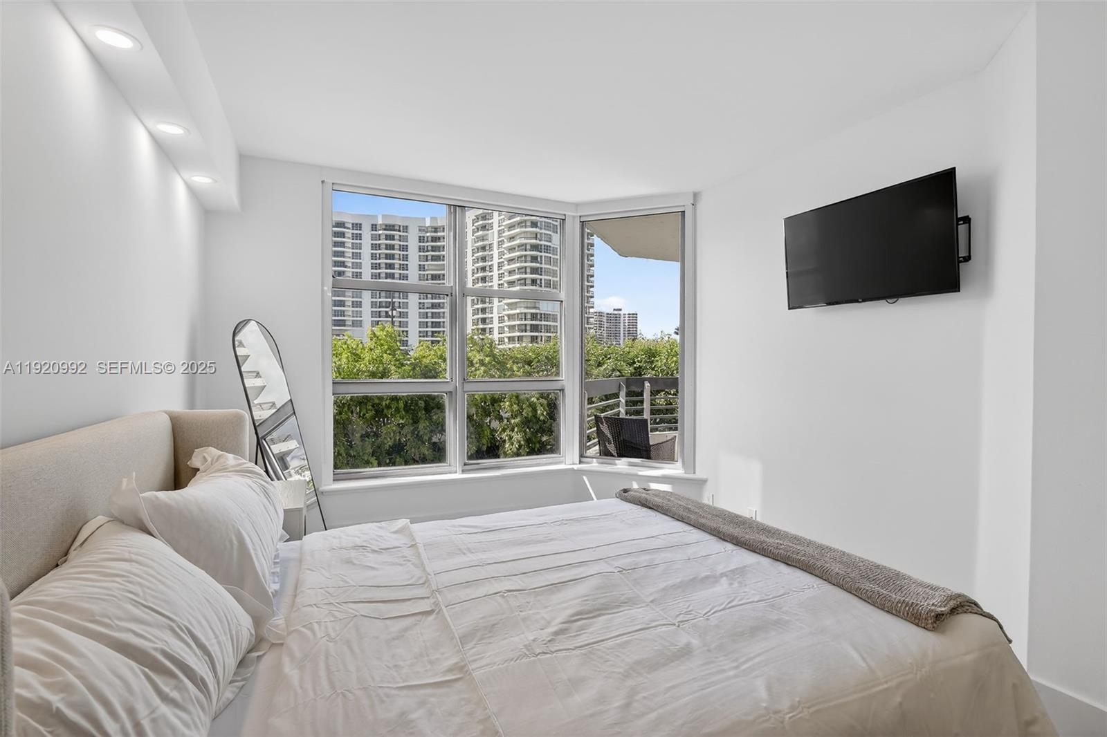 MYSTIC POINTE CONDO NO TH - Residential