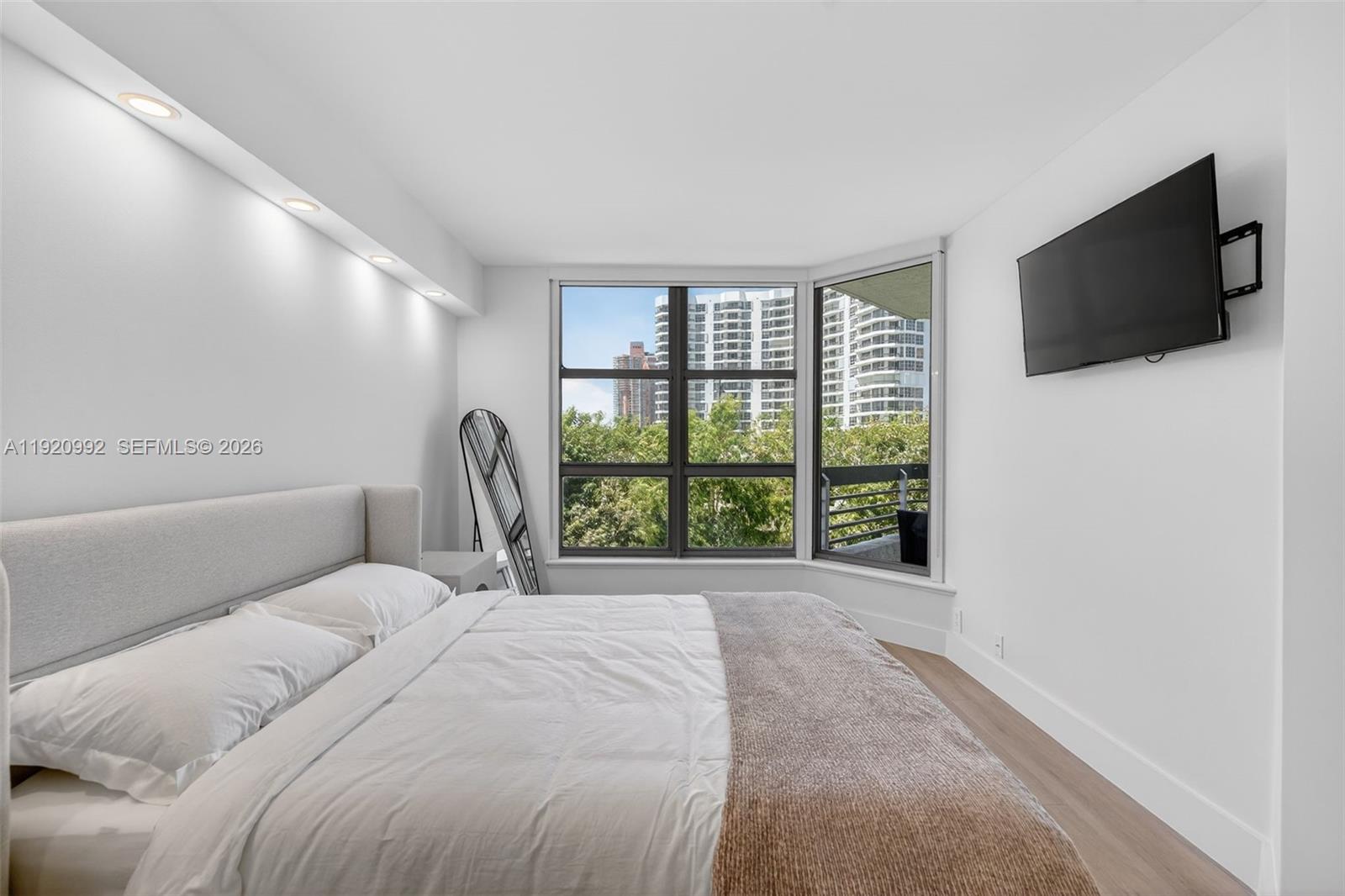 MYSTIC POINTE CONDO NO TH - Residential