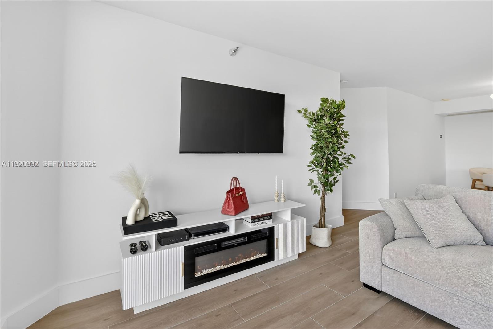 MYSTIC POINTE CONDO NO TH - Residential