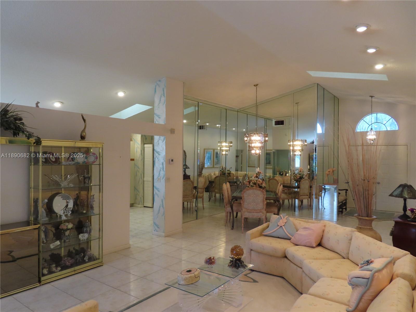 PALM ISLES - Residential