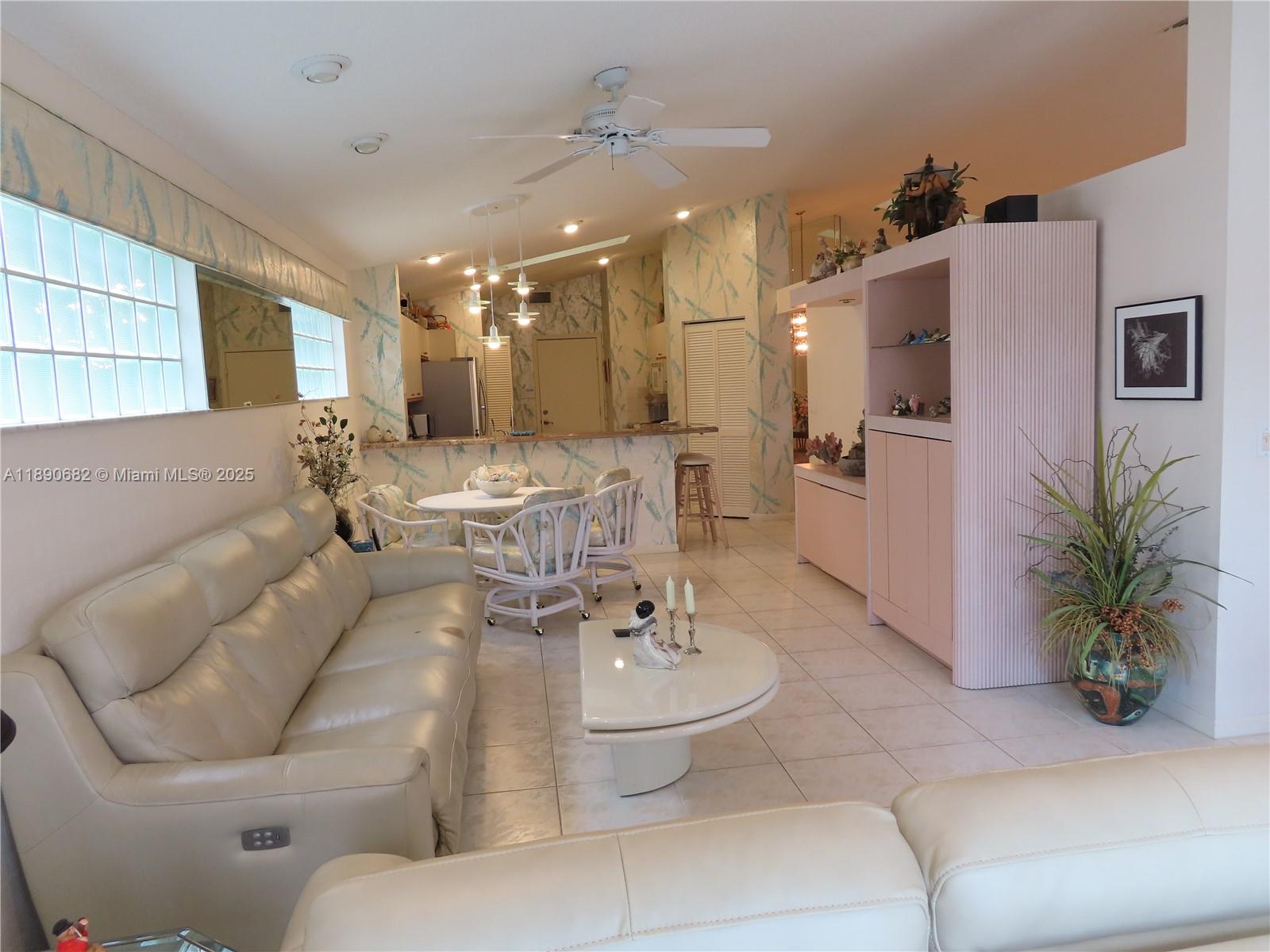 PALM ISLES - Residential