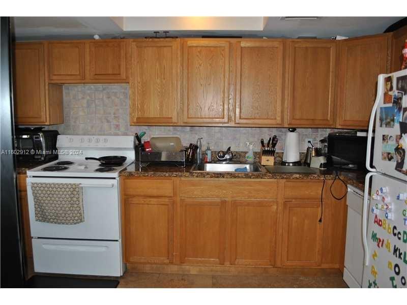 SUTTON HOUSE CONDO - Residential