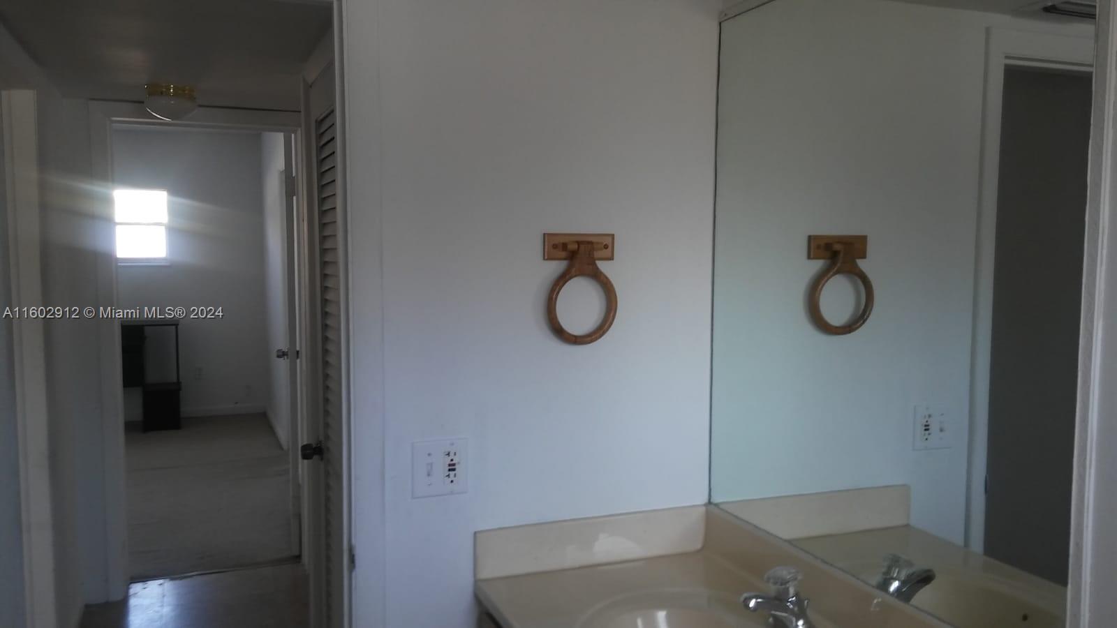 SUTTON HOUSE CONDO - Residential