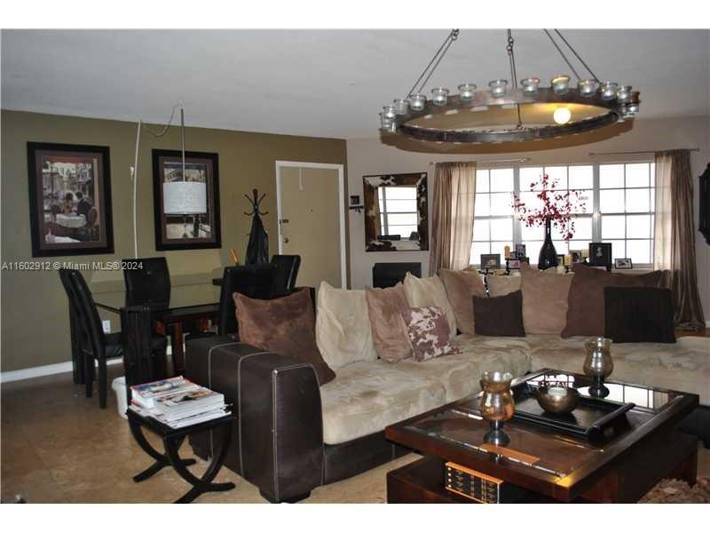 SUTTON HOUSE CONDO - Residential
