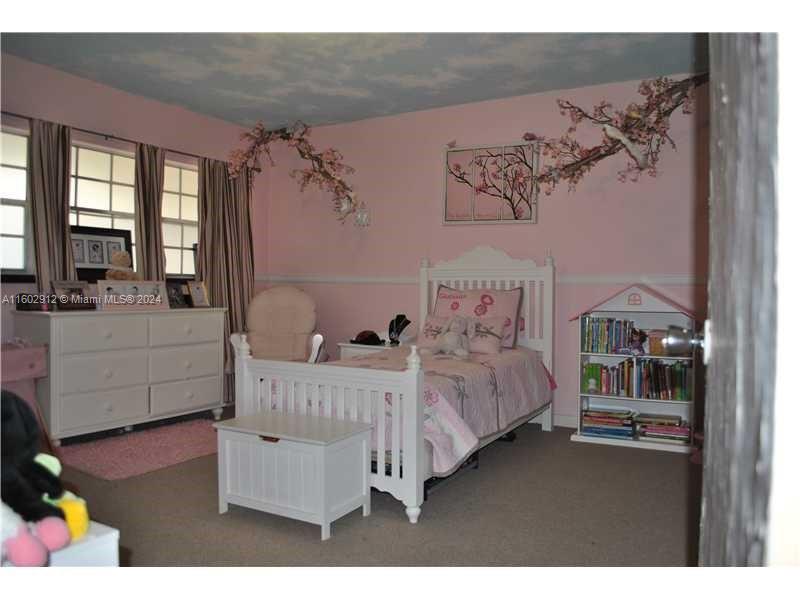 SUTTON HOUSE CONDO - Residential