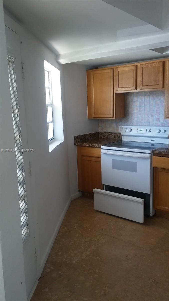 SUTTON HOUSE CONDO - Residential